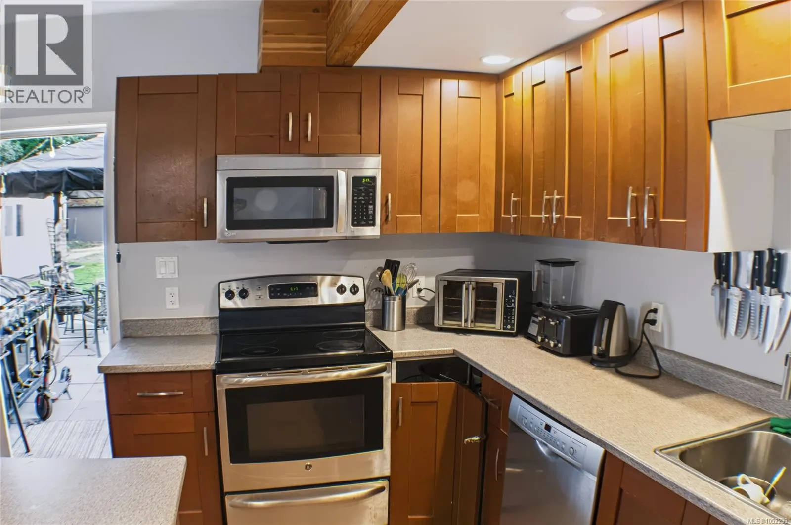 635 Hoffman Ave