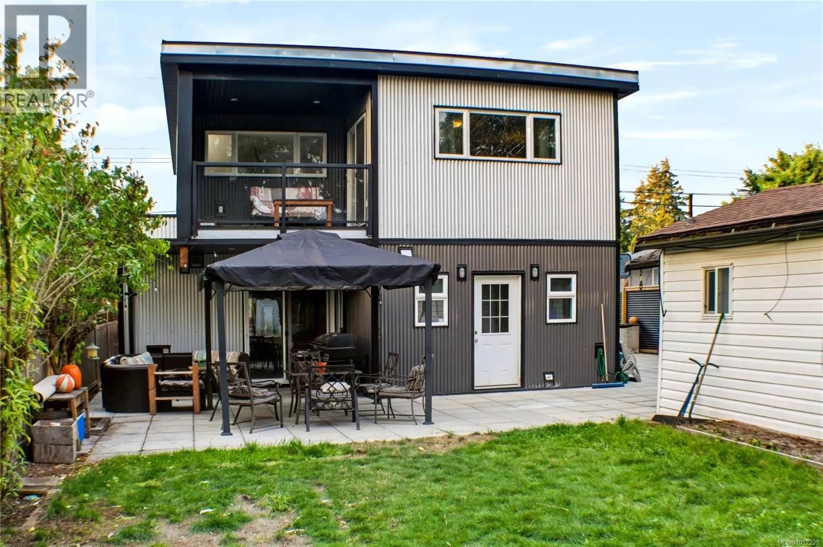 635 Hoffman Ave