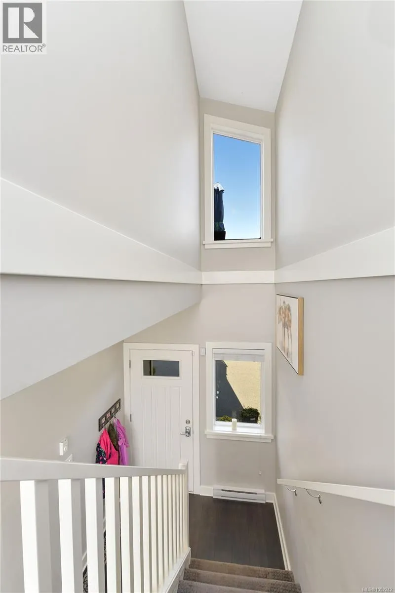 1005 Boeing Close