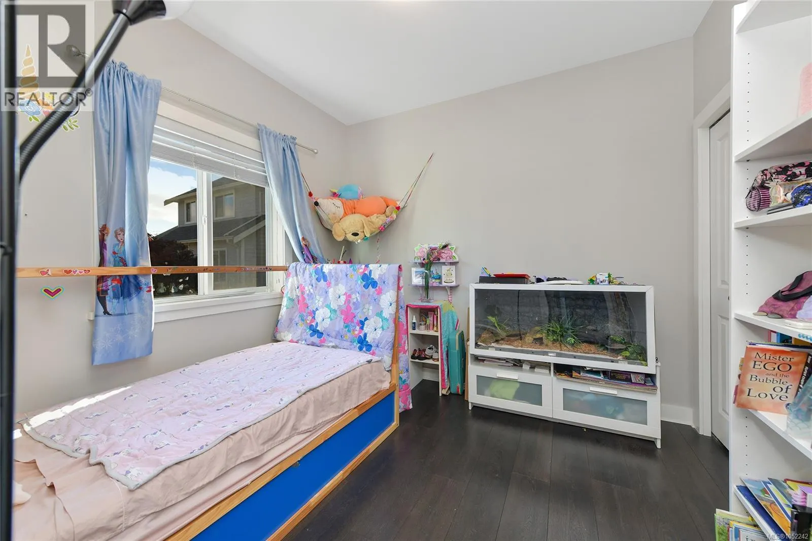 1005 Boeing Close