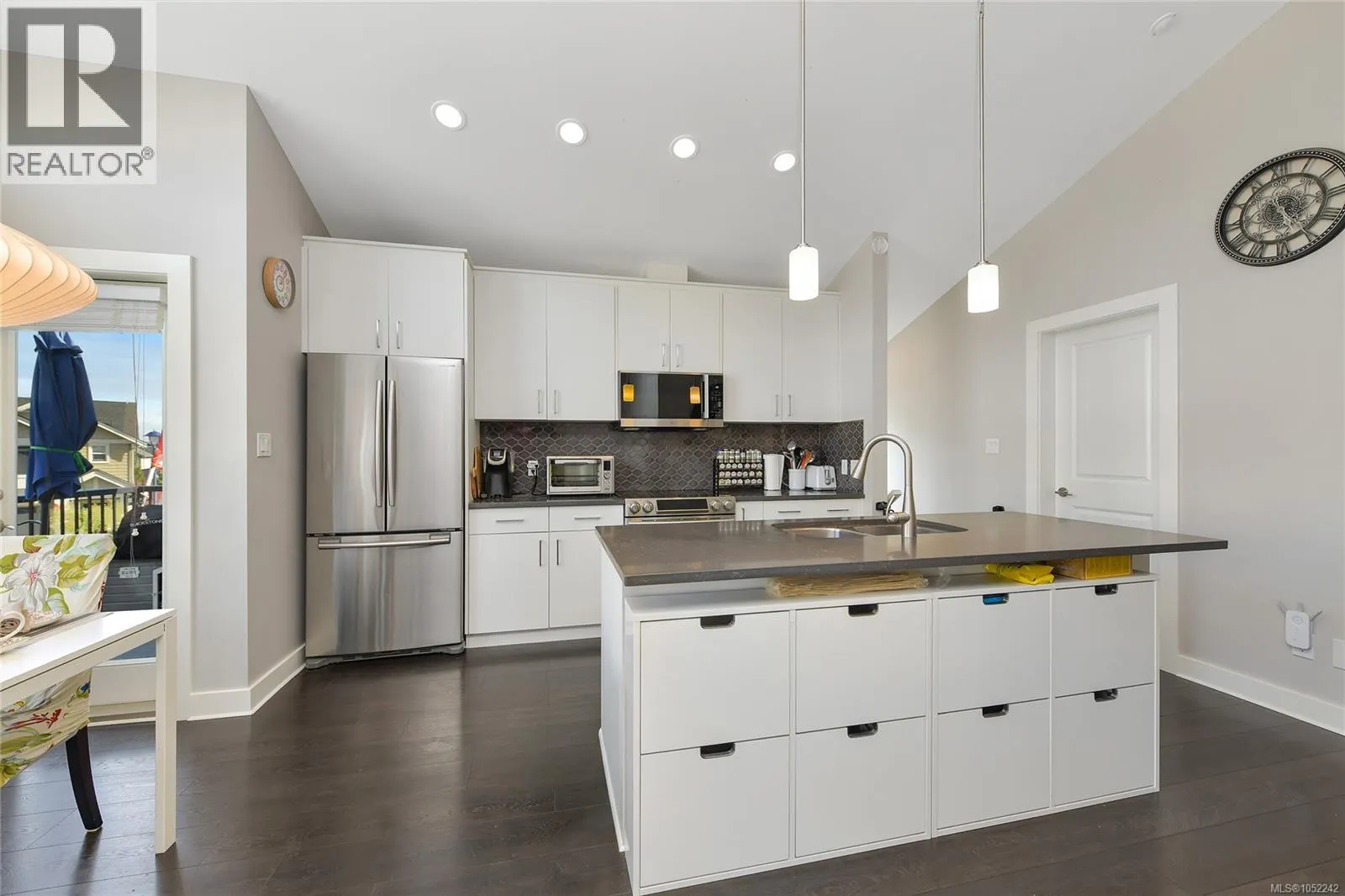 1005 Boeing Close