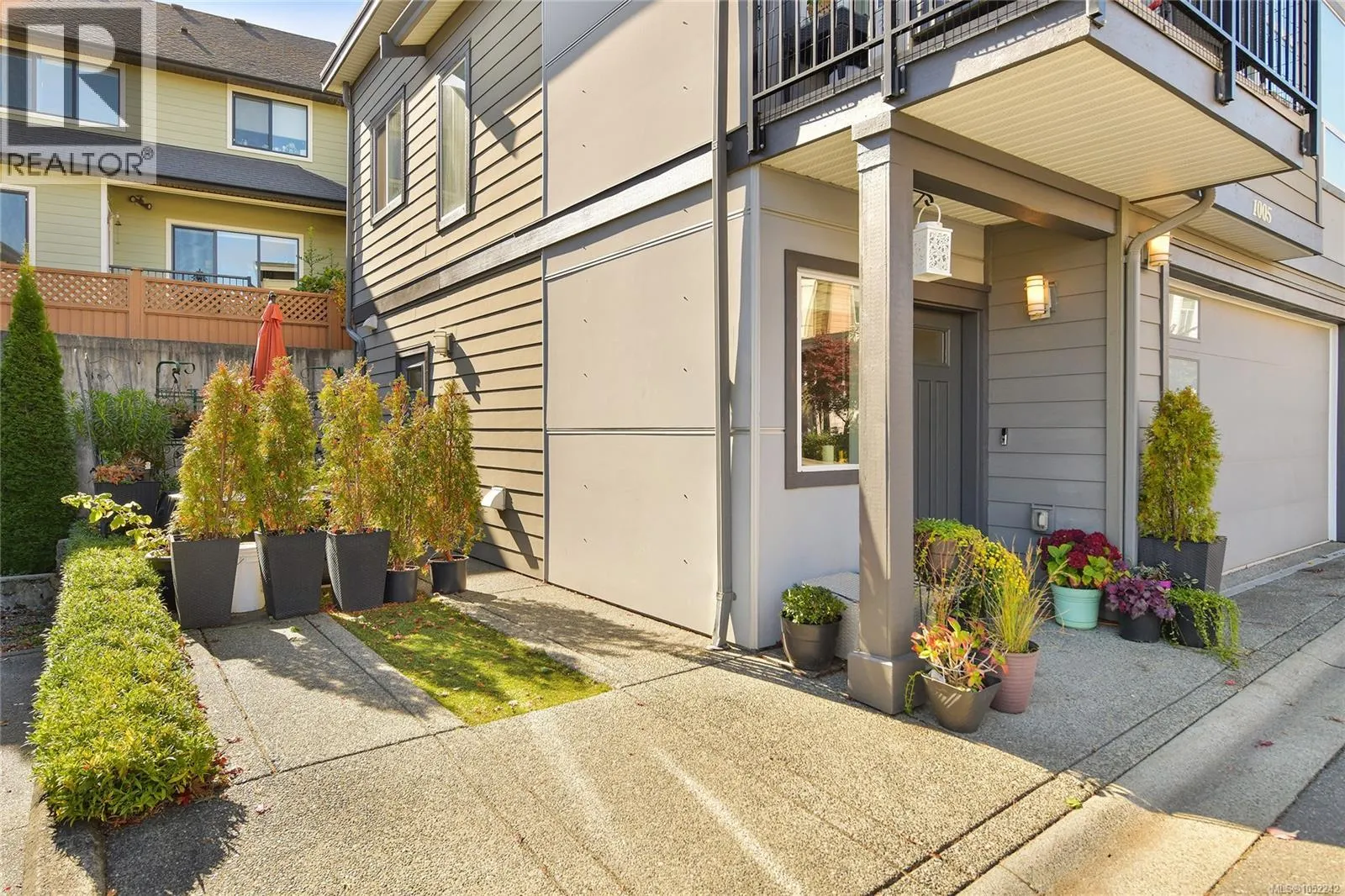1005 Boeing Close
