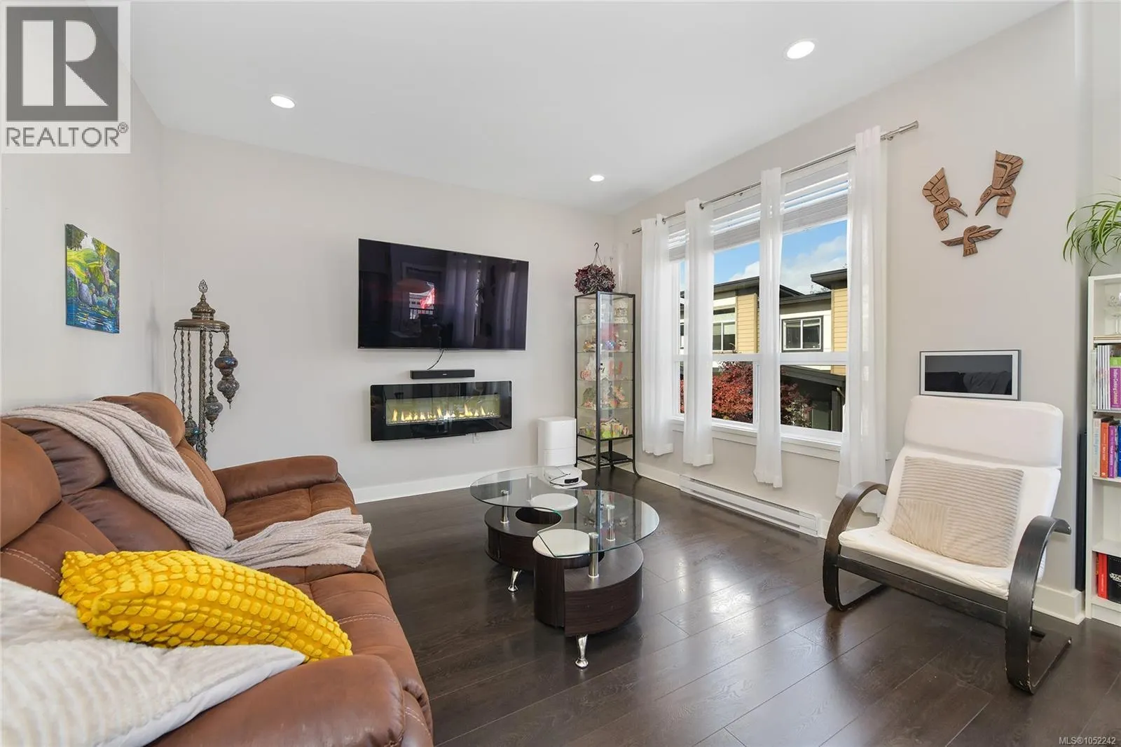 1005 Boeing Close