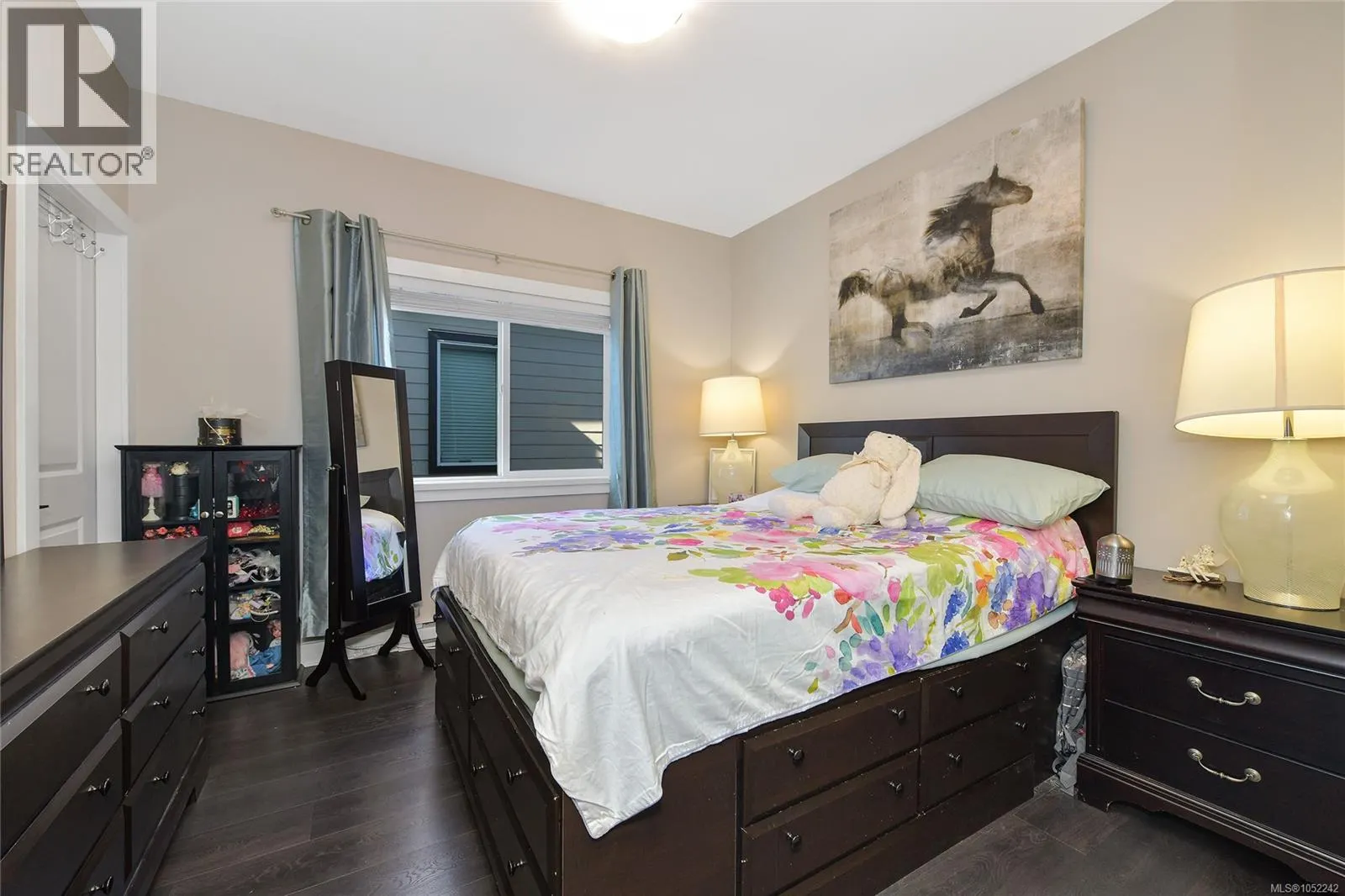 1005 Boeing Close