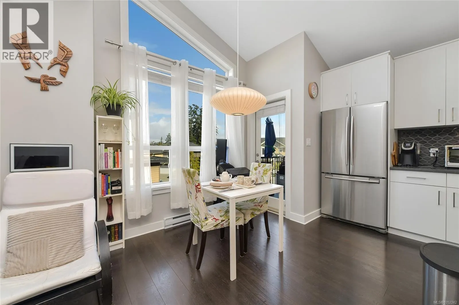 1005 Boeing Close