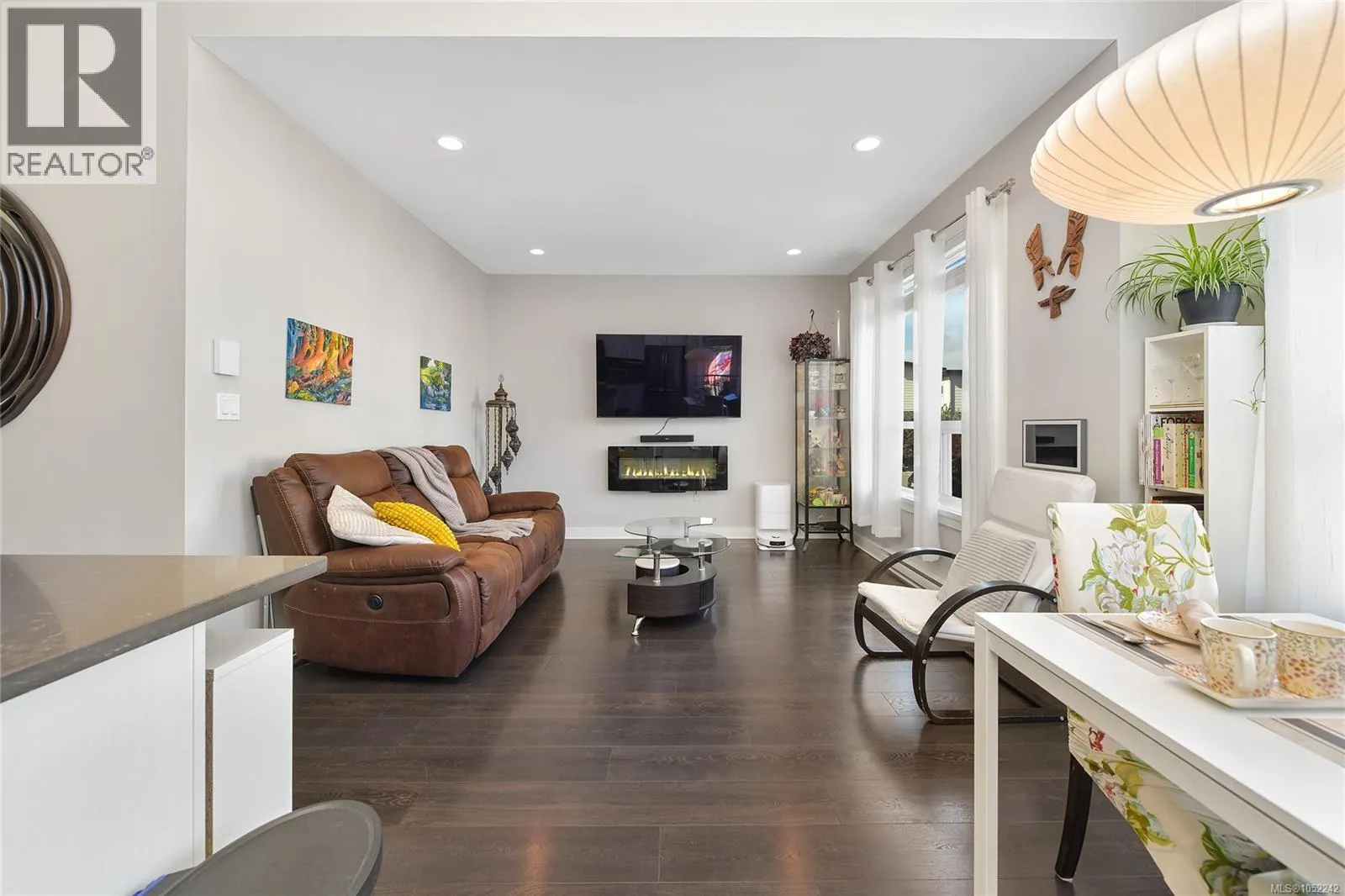 1005 Boeing Close
