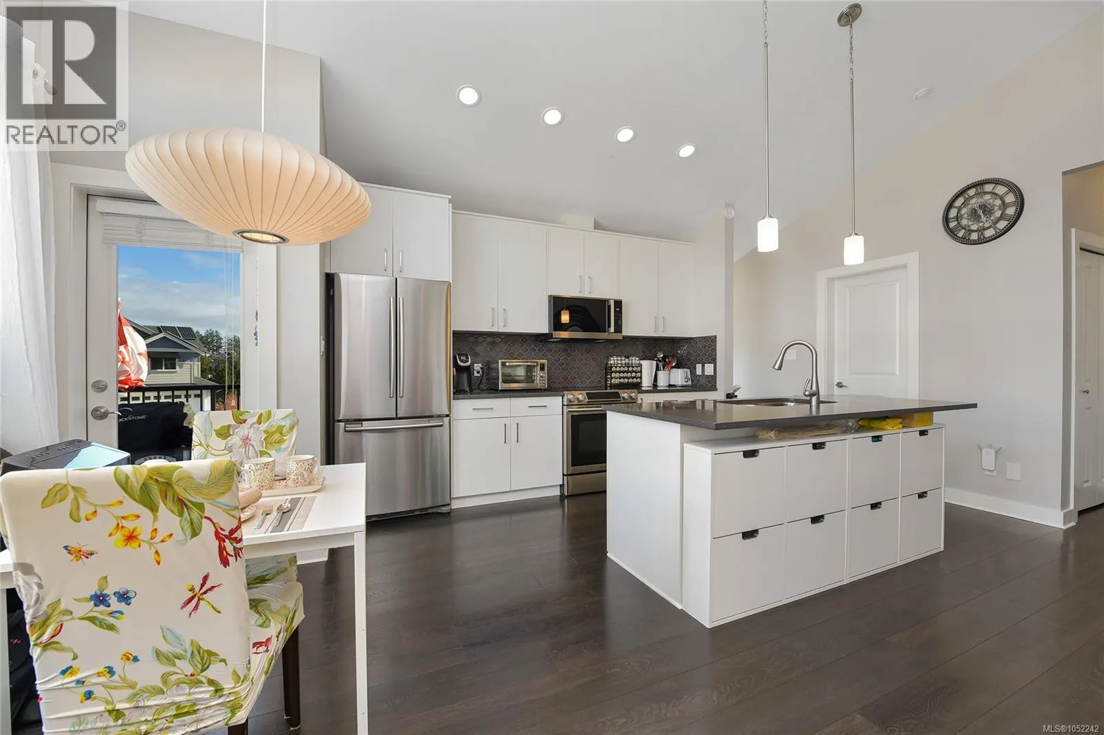 1005 Boeing Close