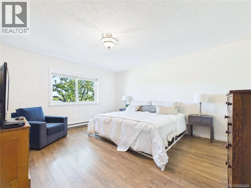 401 1665 Oak Bay Ave