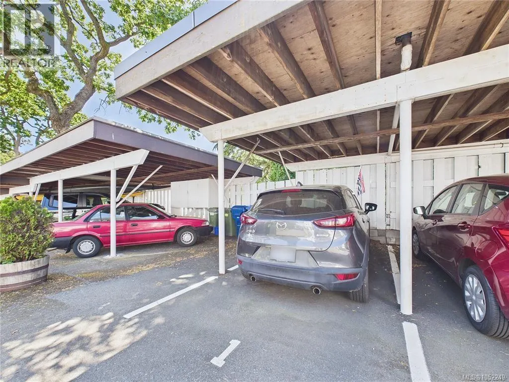 401 1665 Oak Bay Ave