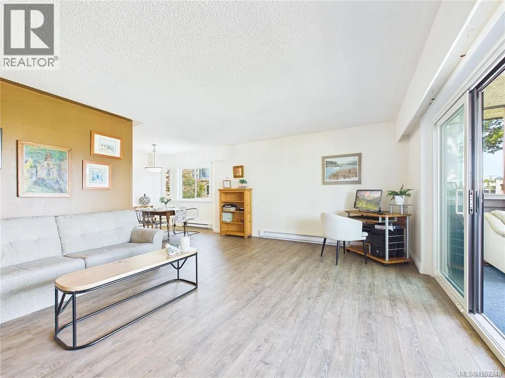 401 1665 Oak Bay Ave