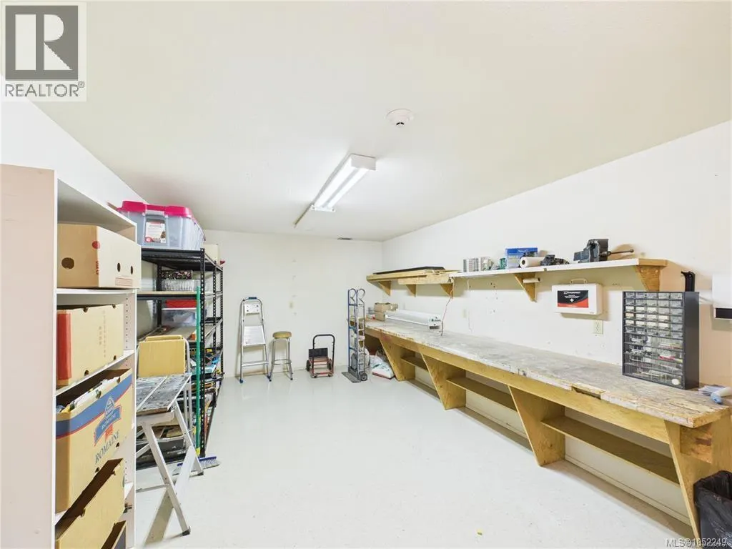 401 1665 Oak Bay Ave