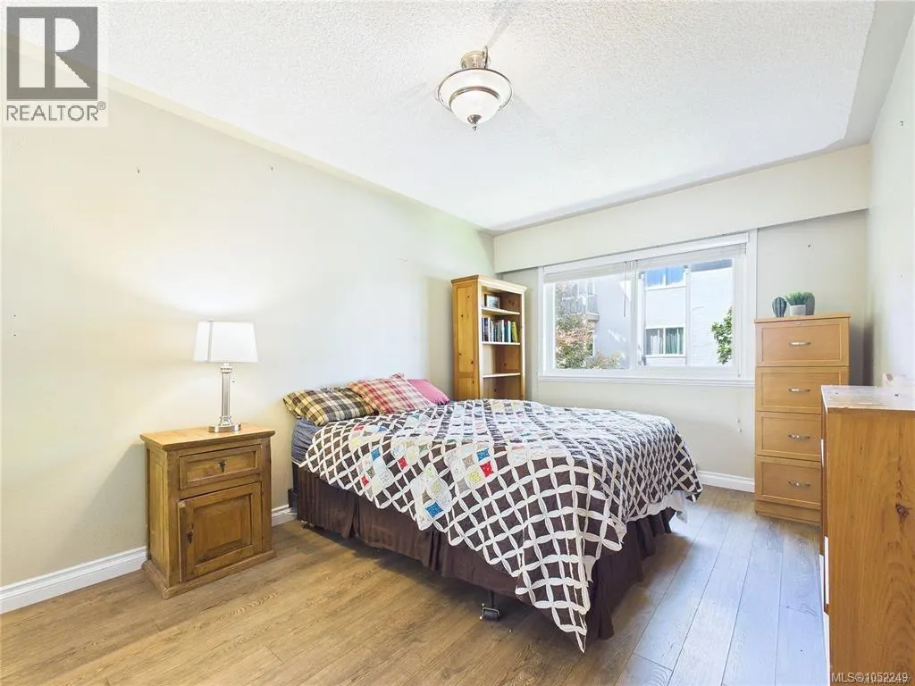401 1665 Oak Bay Ave