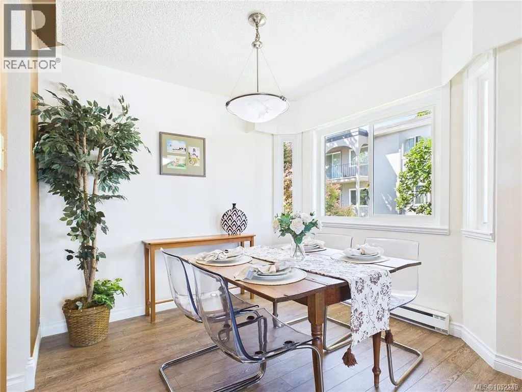 401 1665 Oak Bay Ave