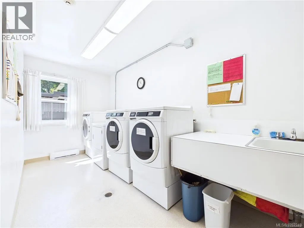 401 1665 Oak Bay Ave