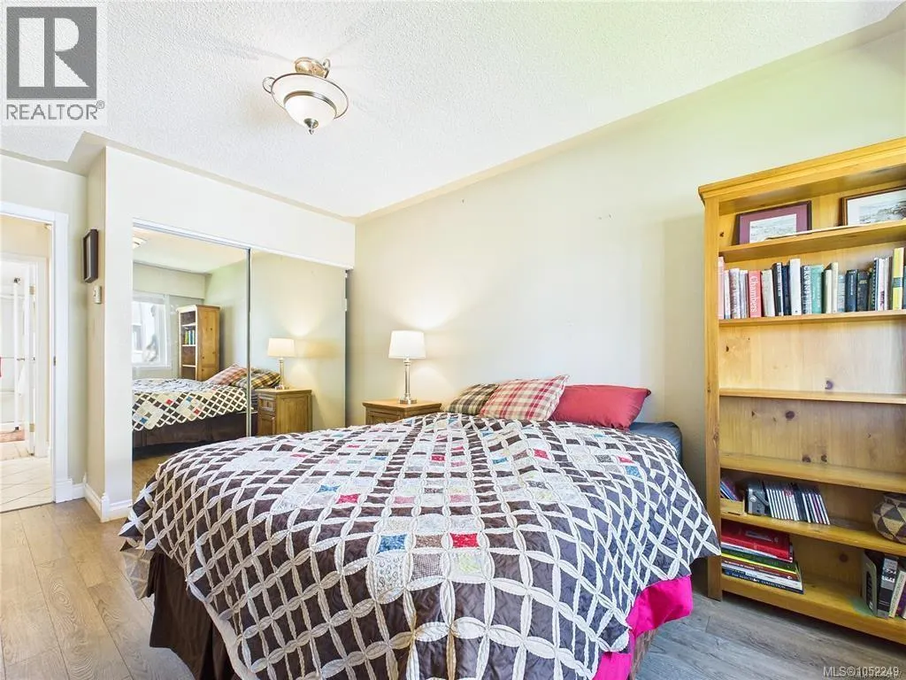 401 1665 Oak Bay Ave