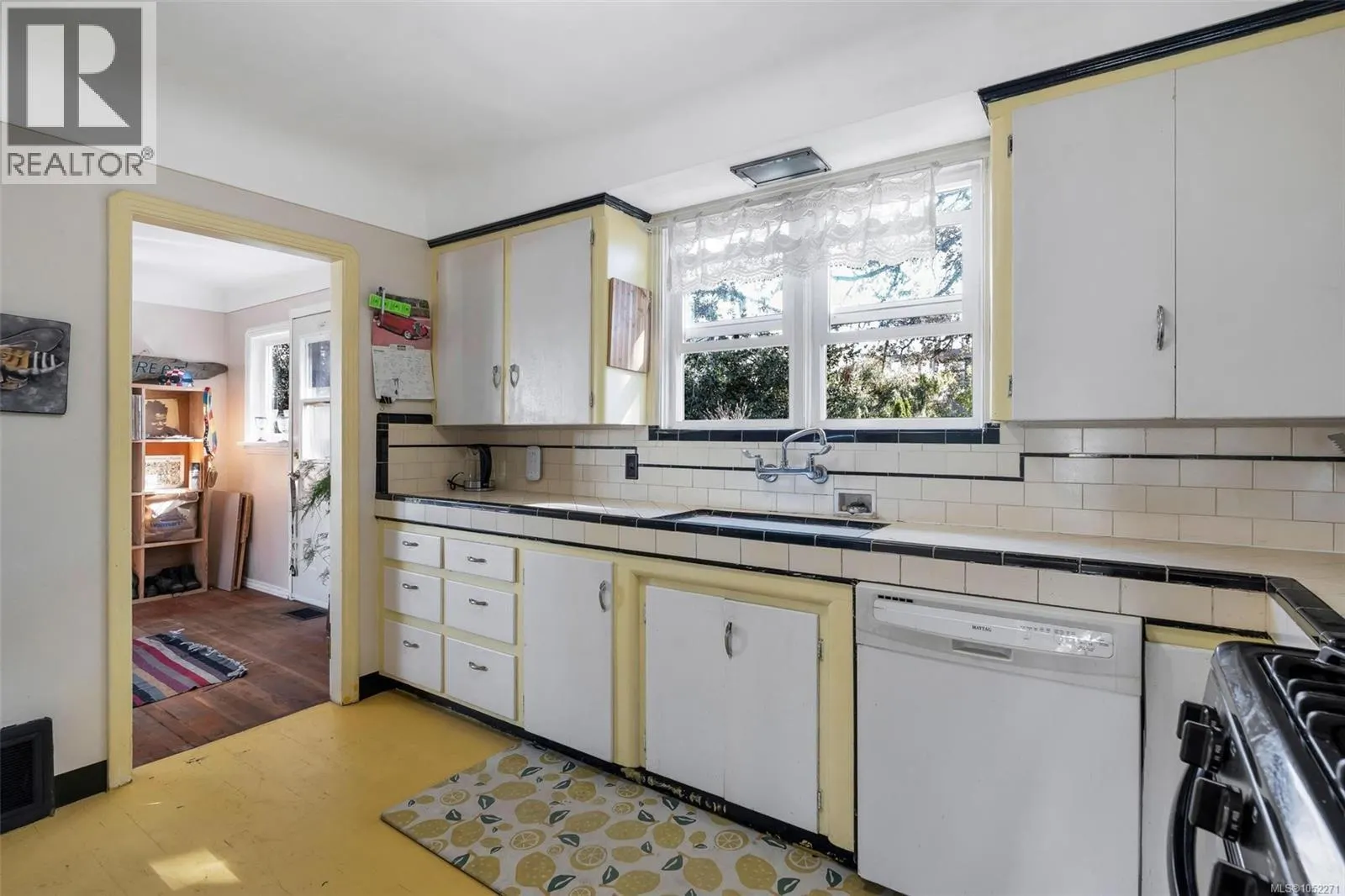 847 Old Esquimalt Rd