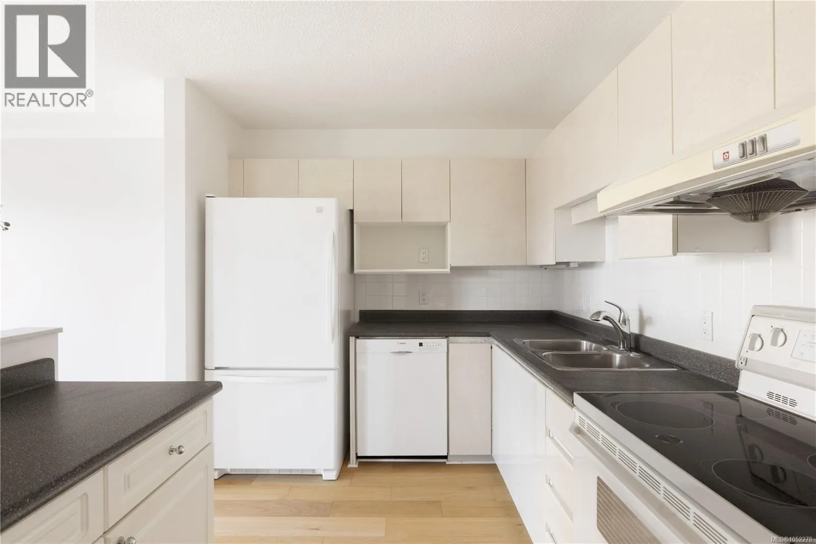203 11 Cooperage Pl