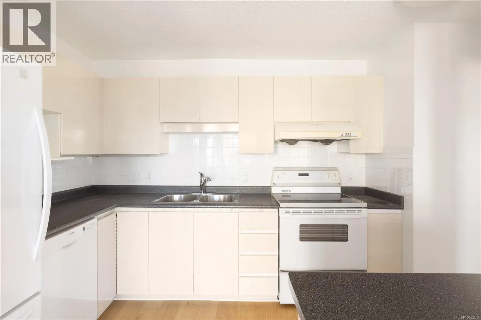 203 11 Cooperage Pl