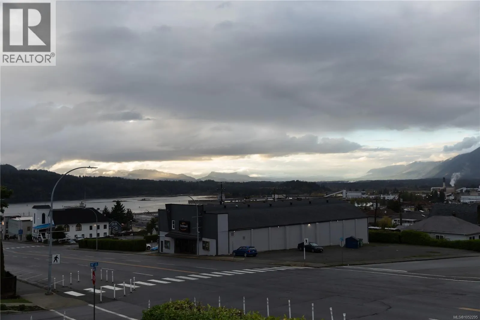 3097 6th Ave