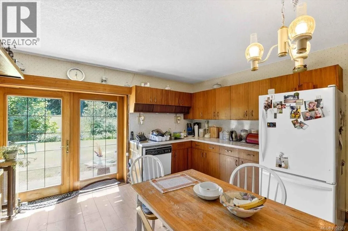 7251 Thompson Rd