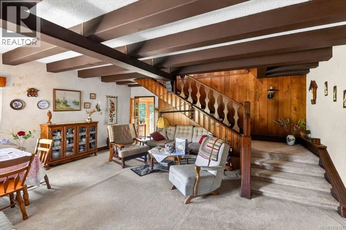 7251 Thompson Rd