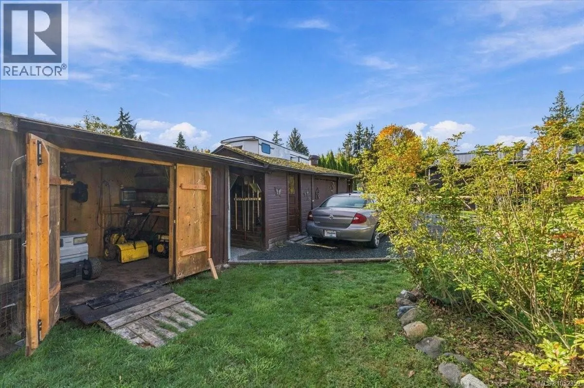 944 POPLAR Way