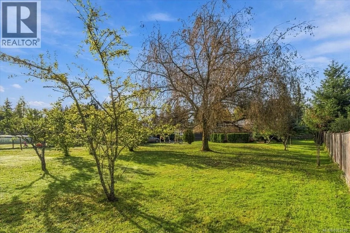944 POPLAR Way