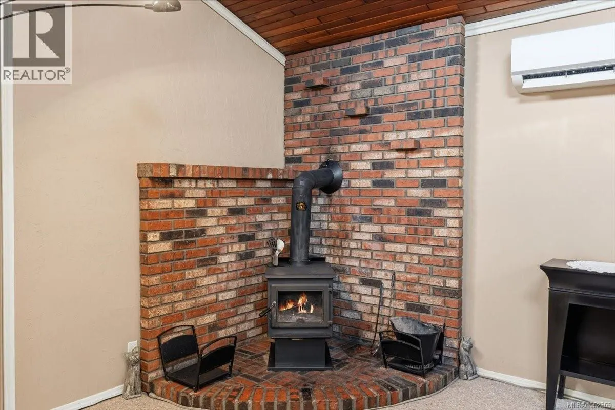 944 POPLAR Way