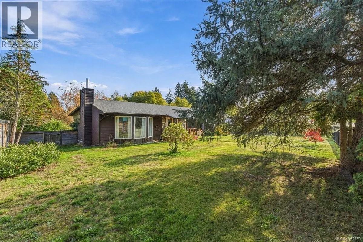 944 POPLAR Way