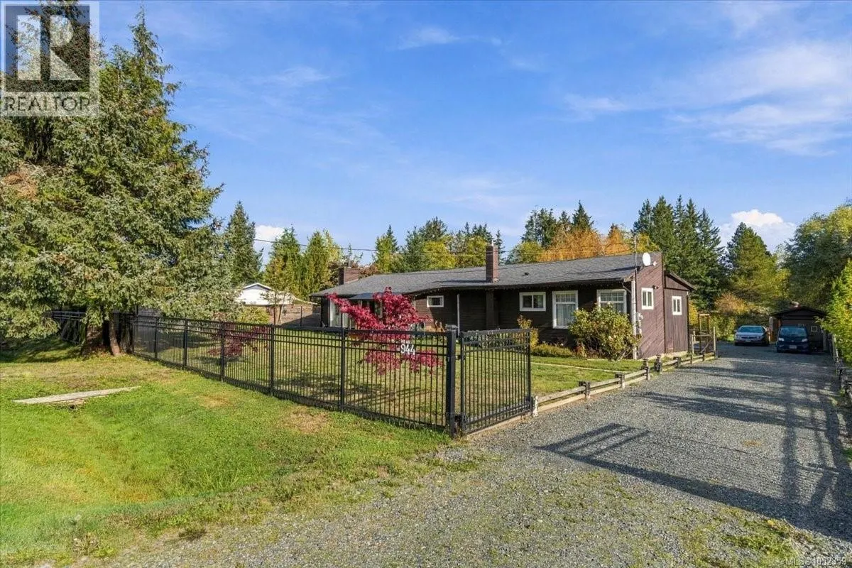 944 POPLAR Way