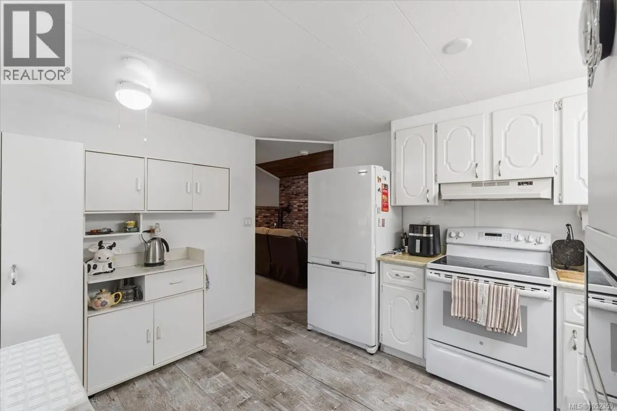 944 POPLAR Way