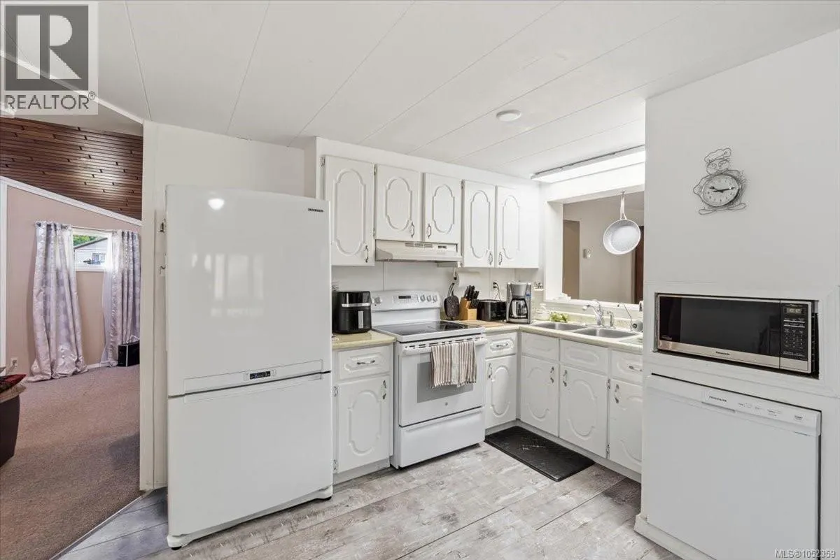 944 POPLAR Way