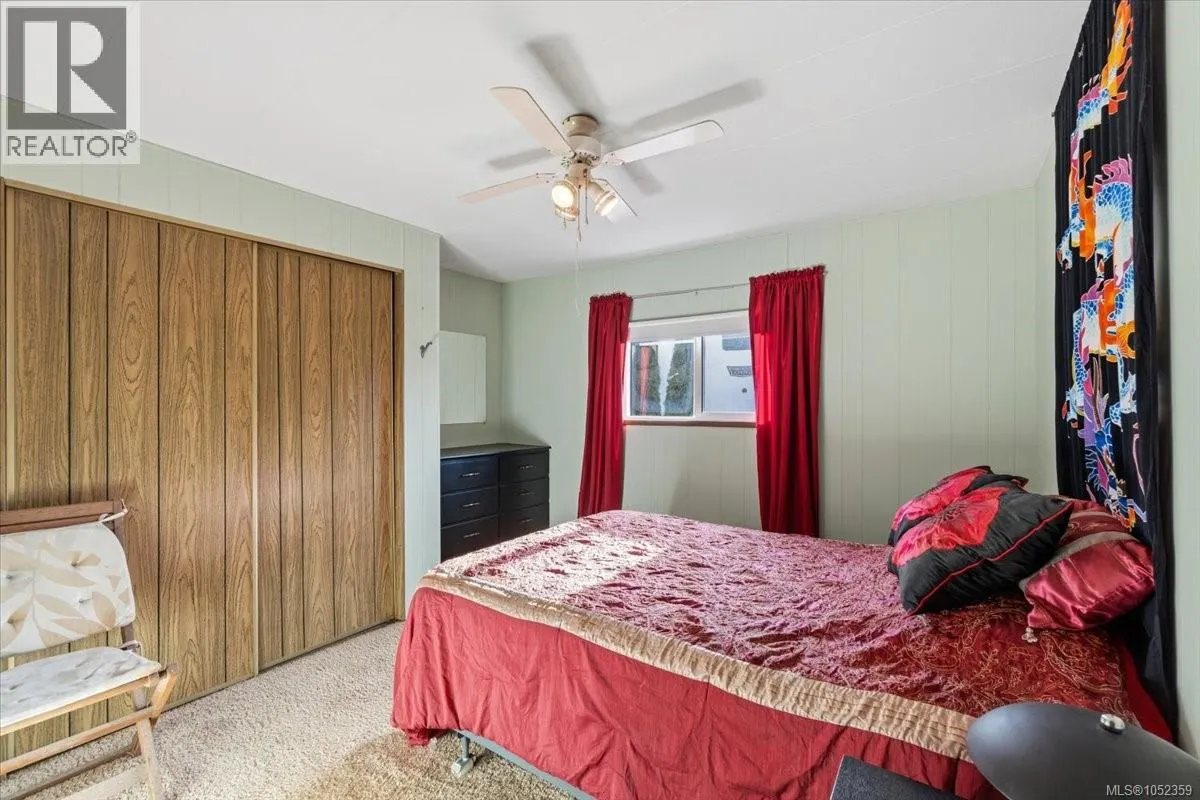 944 POPLAR Way
