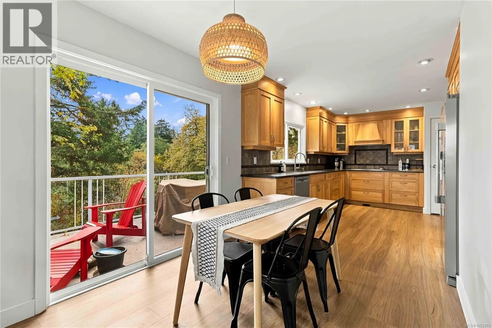 1025 Greenridge Cres