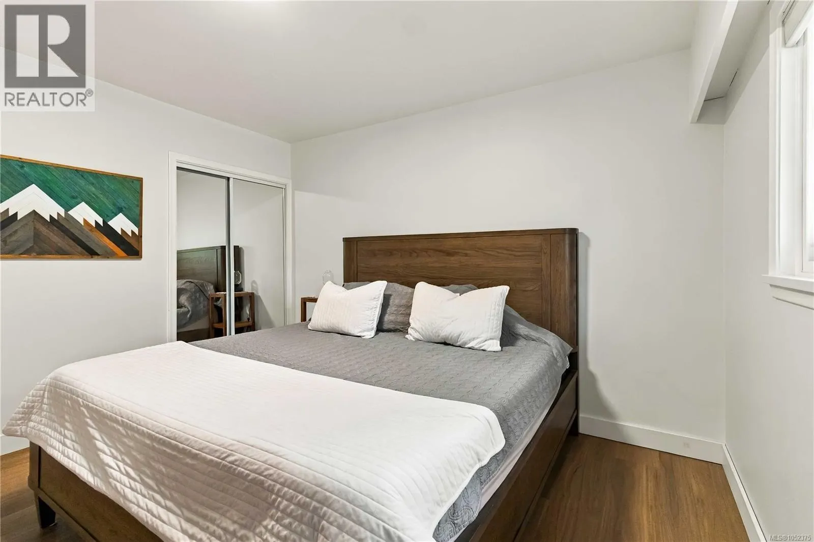 1025 Greenridge Cres