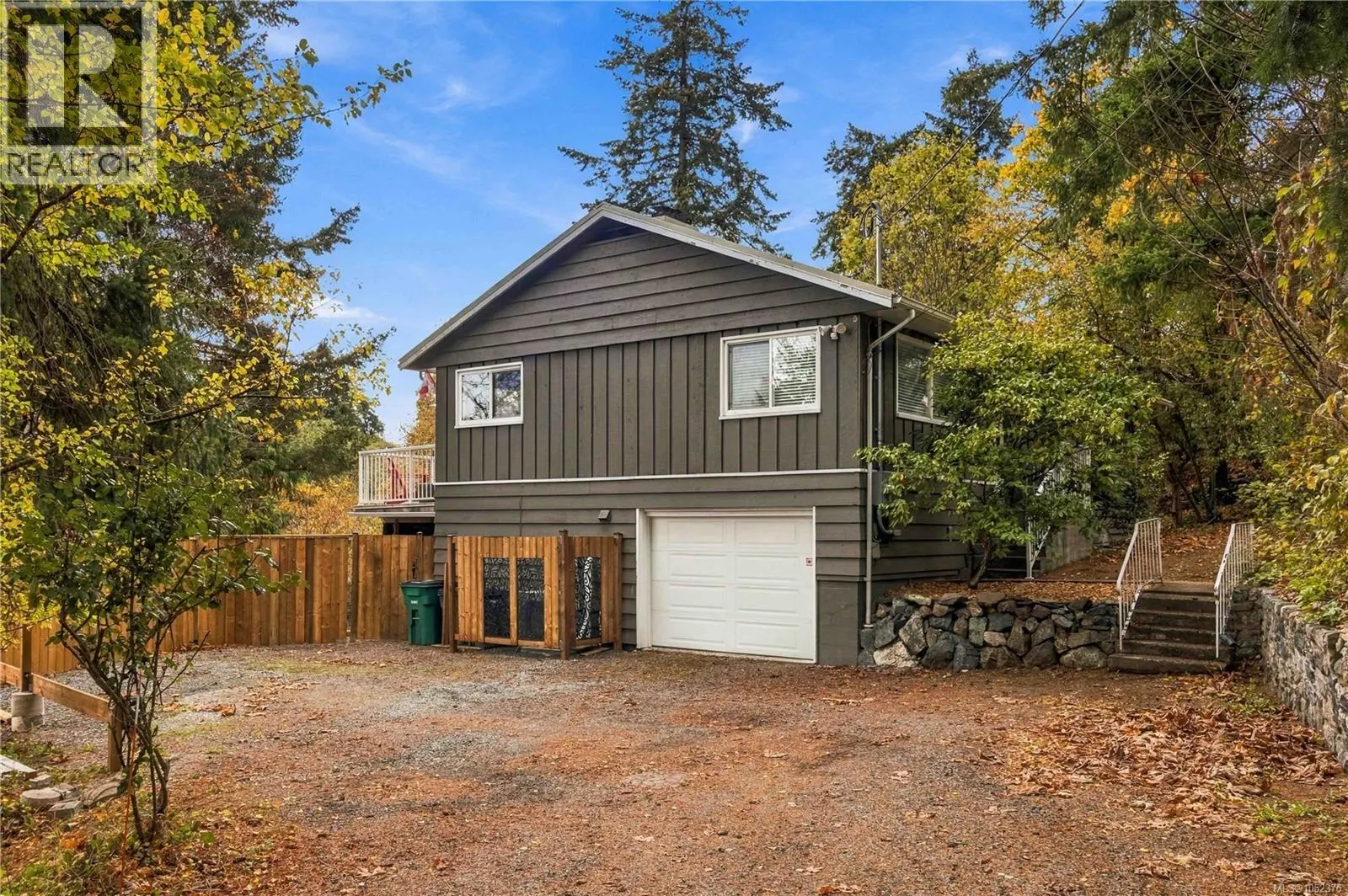 1025 Greenridge Cres