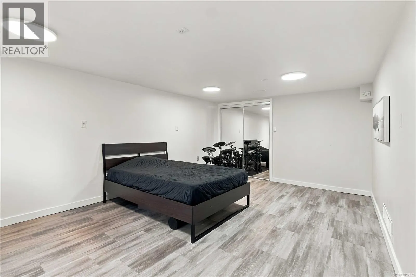 1025 Greenridge Cres