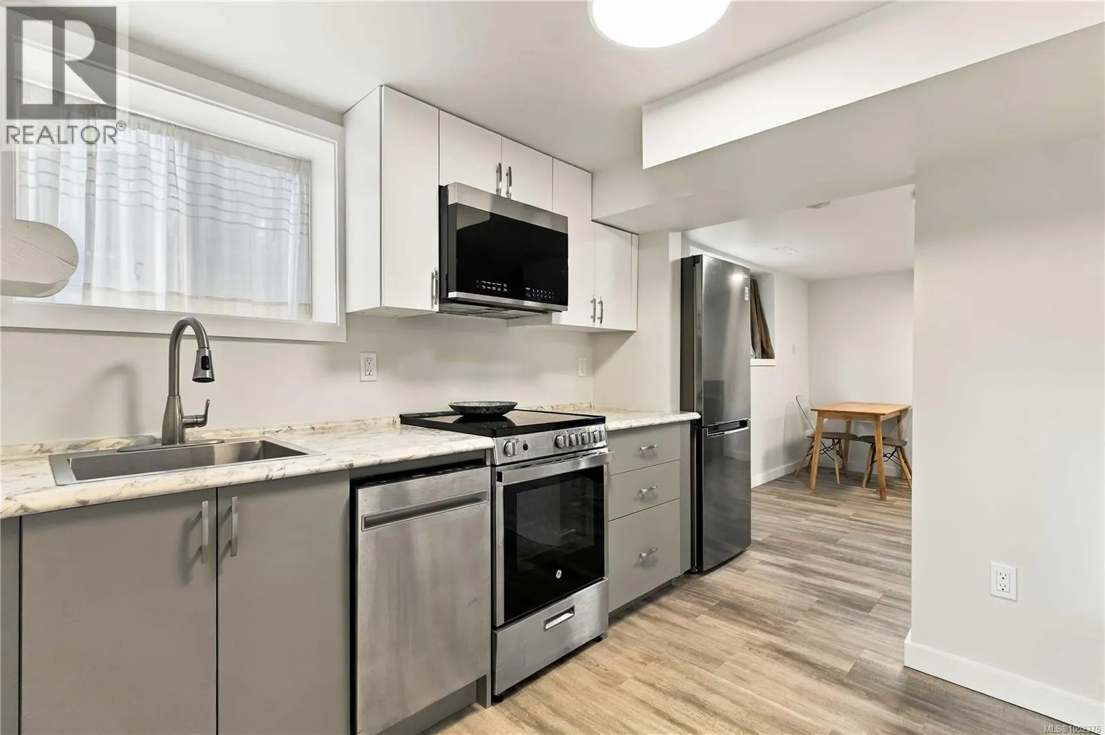1025 Greenridge Cres