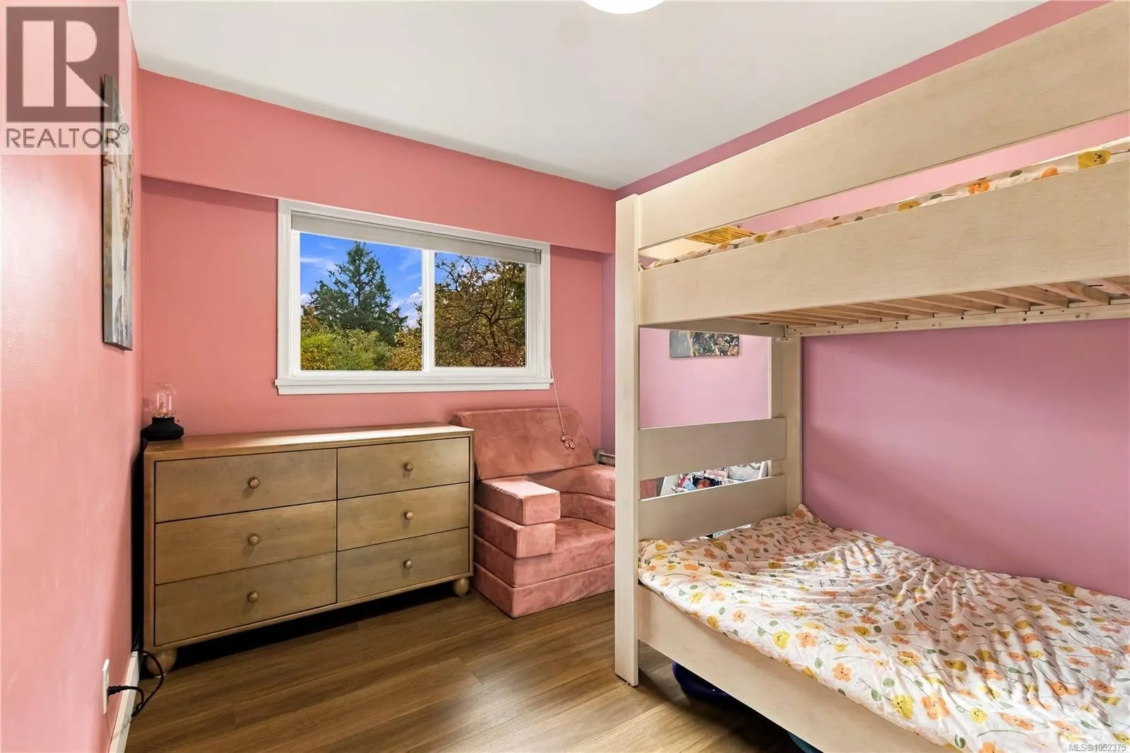 1025 Greenridge Cres