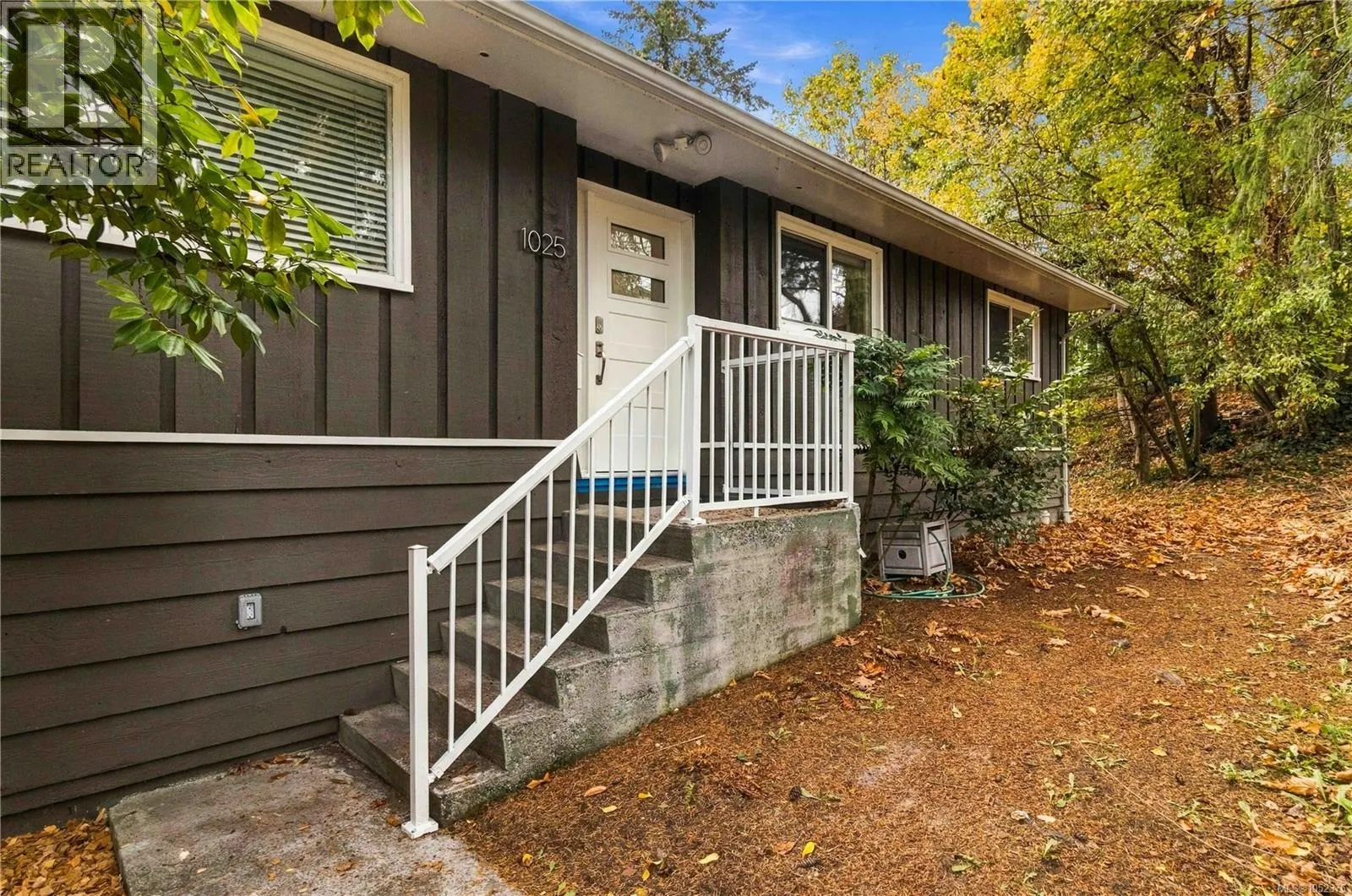 1025 Greenridge Cres