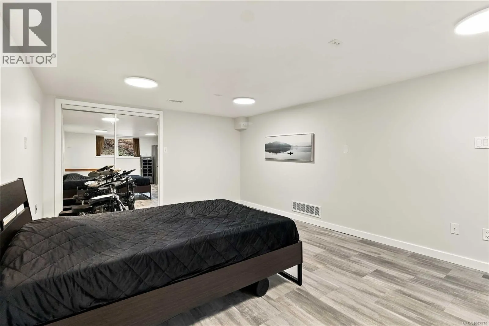 1025 Greenridge Cres
