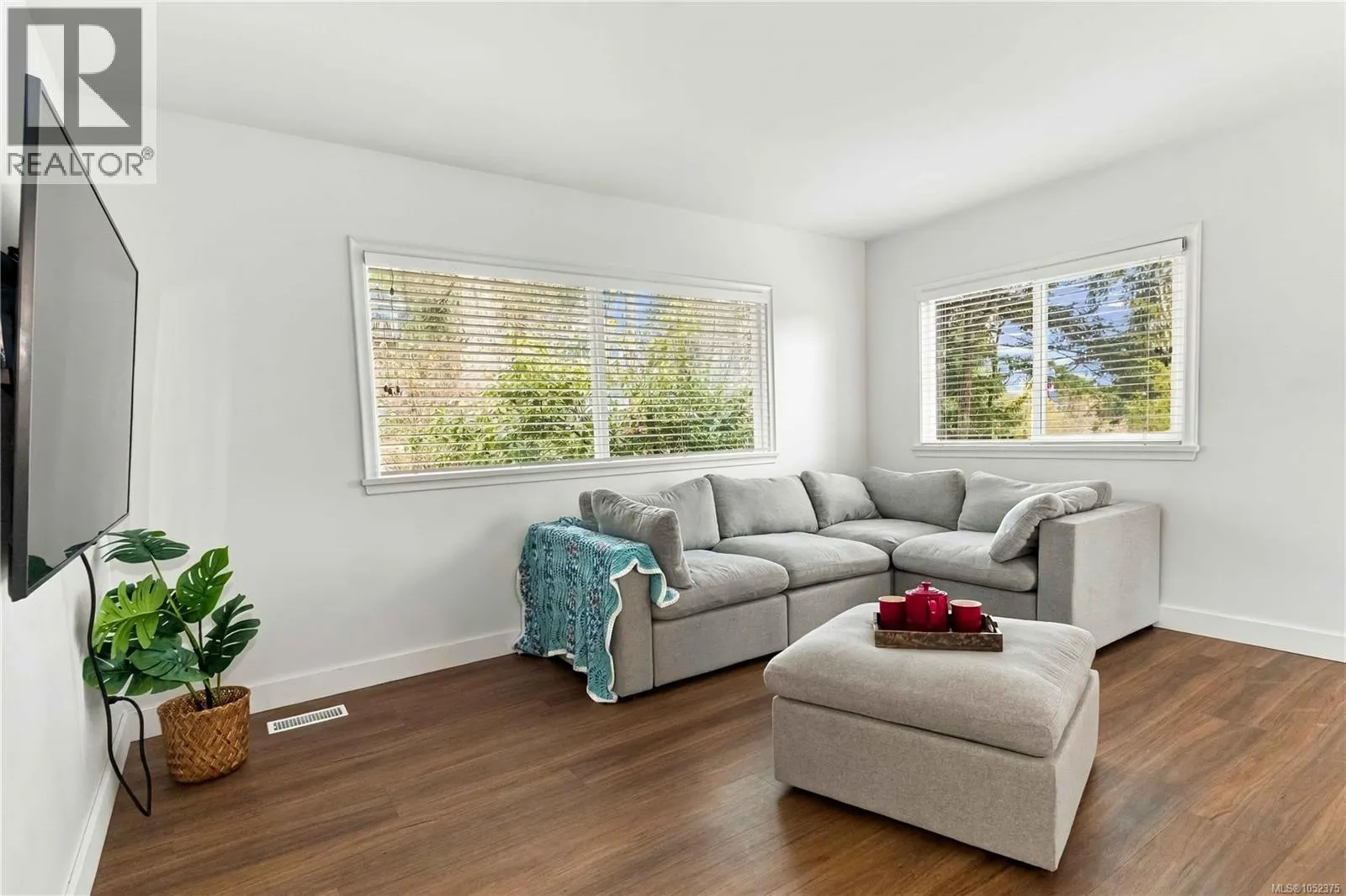 1025 Greenridge Cres