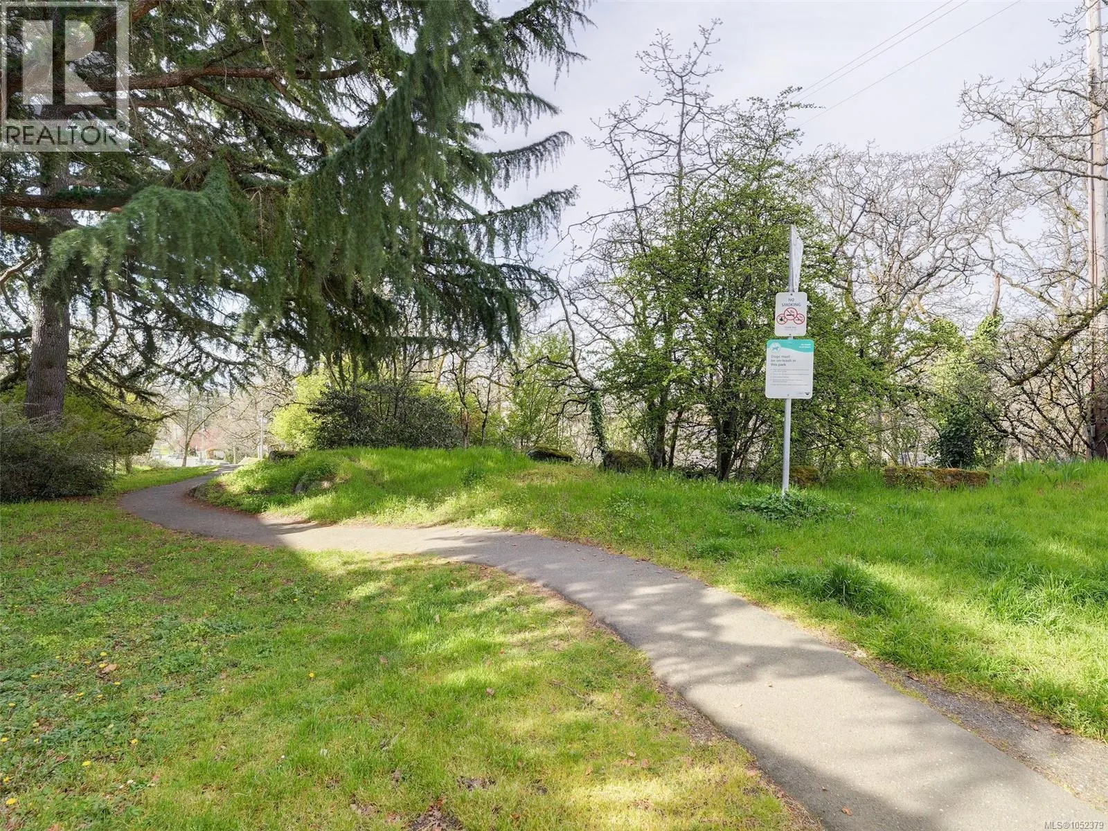 201 991 Cloverdale Ave