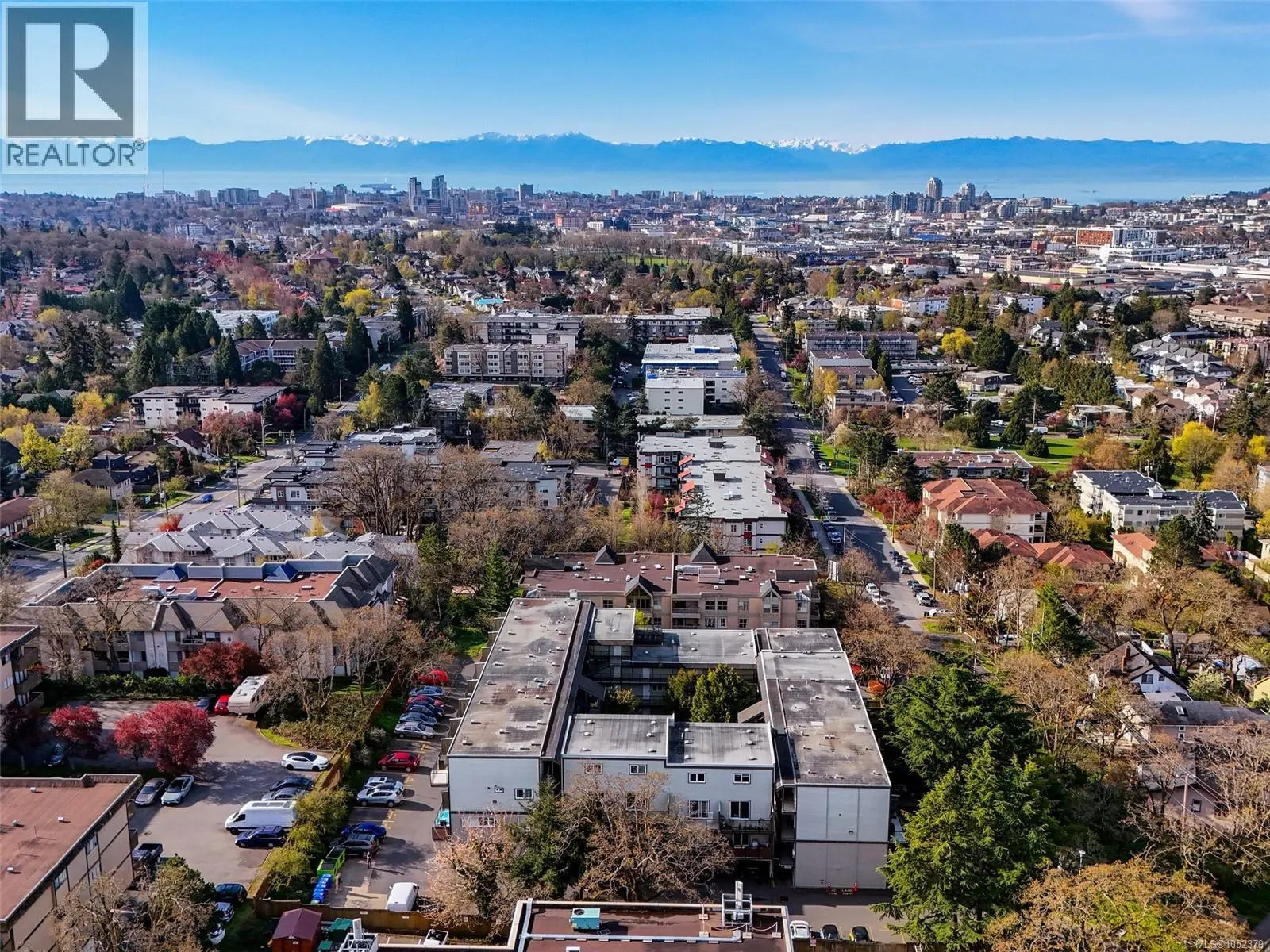 201 991 Cloverdale Ave