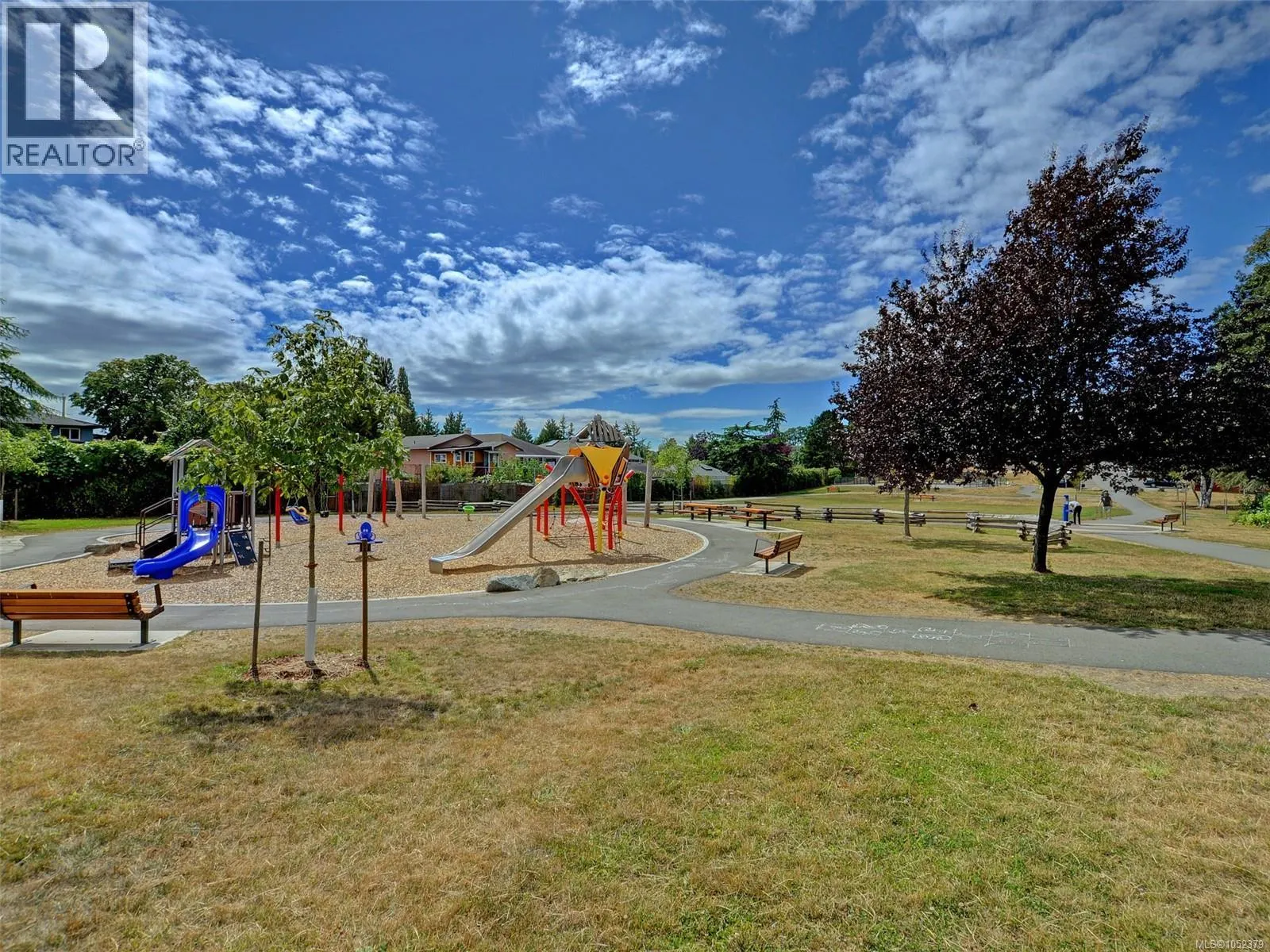 201 991 Cloverdale Ave