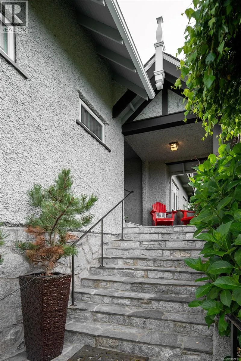 318 Newport Ave
