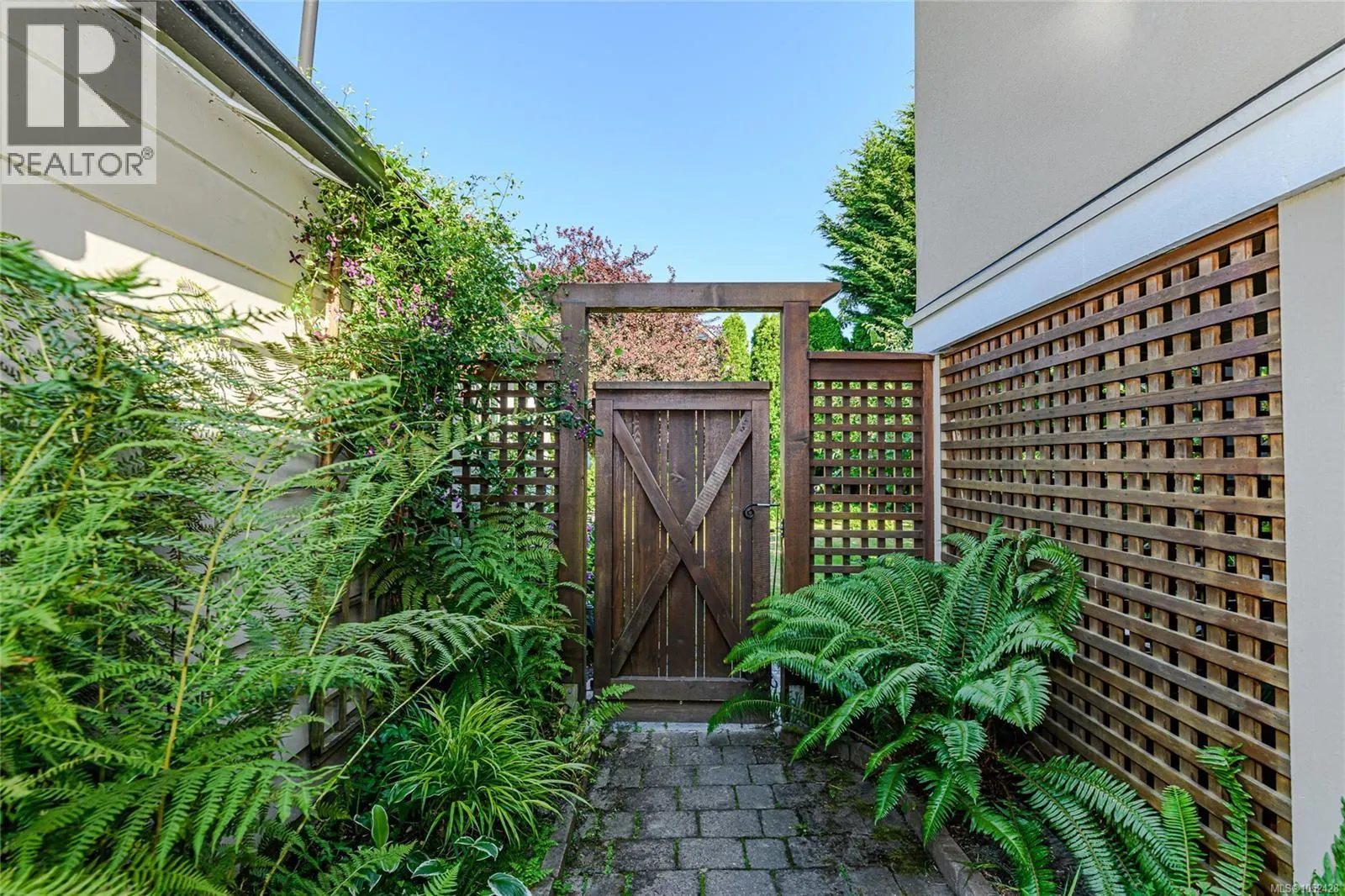 129 Moss St