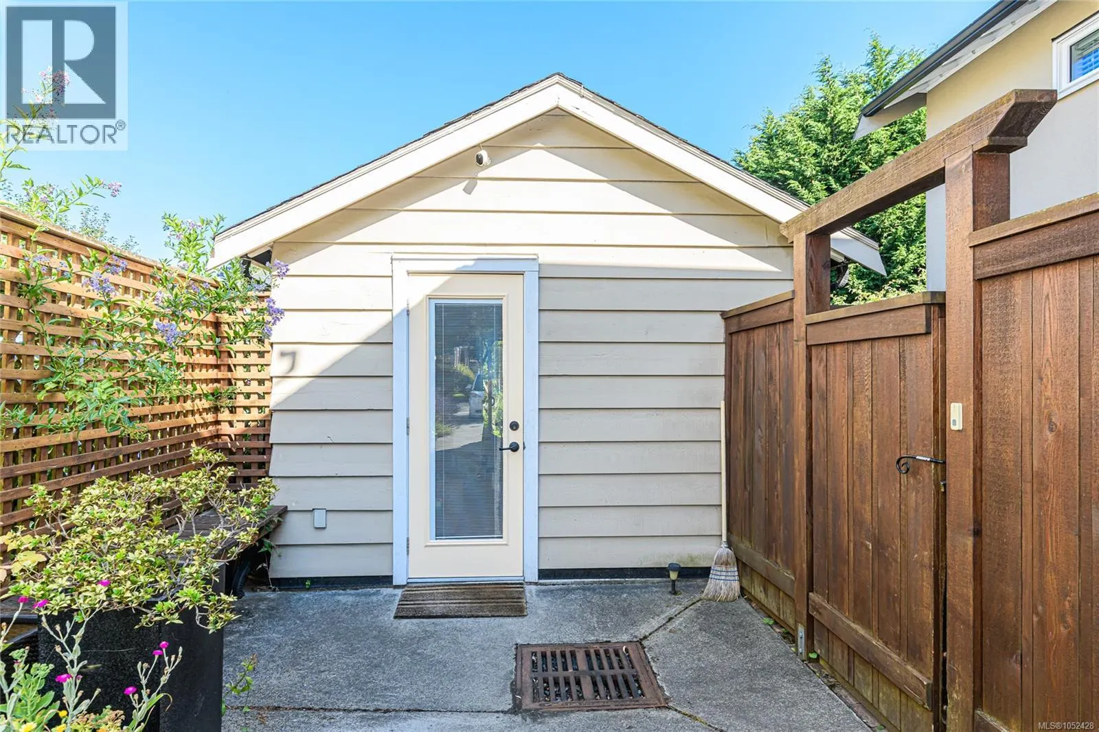 129 Moss St