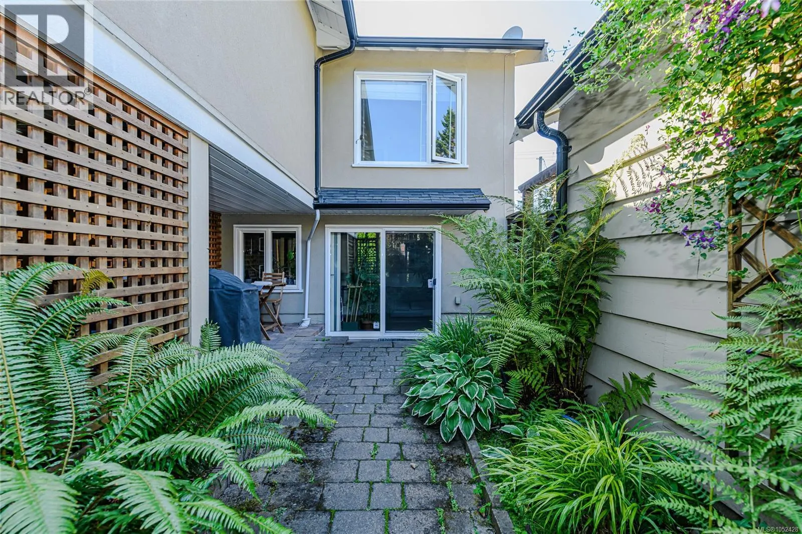 129 Moss St