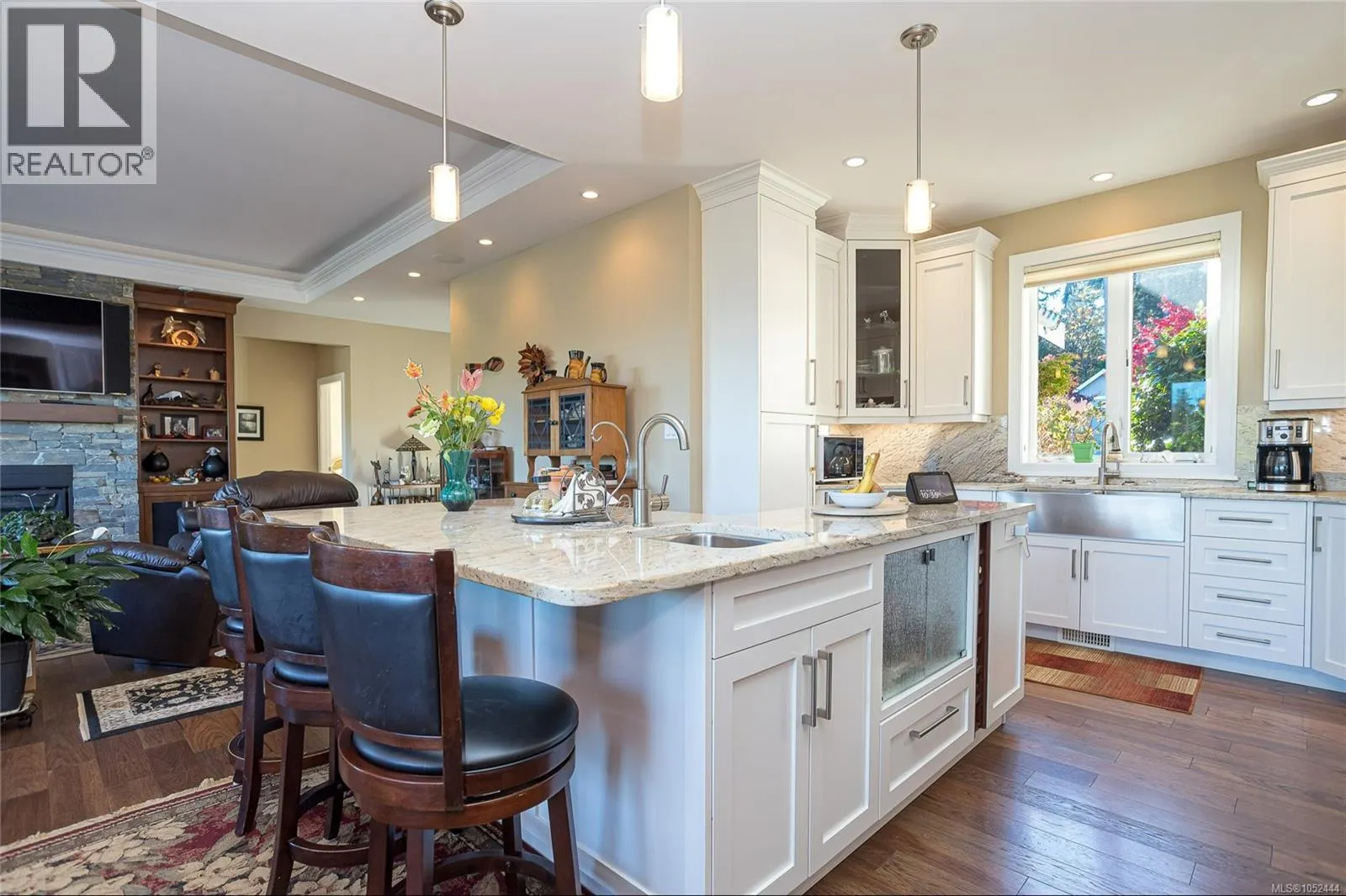 3855 Creekside Dr